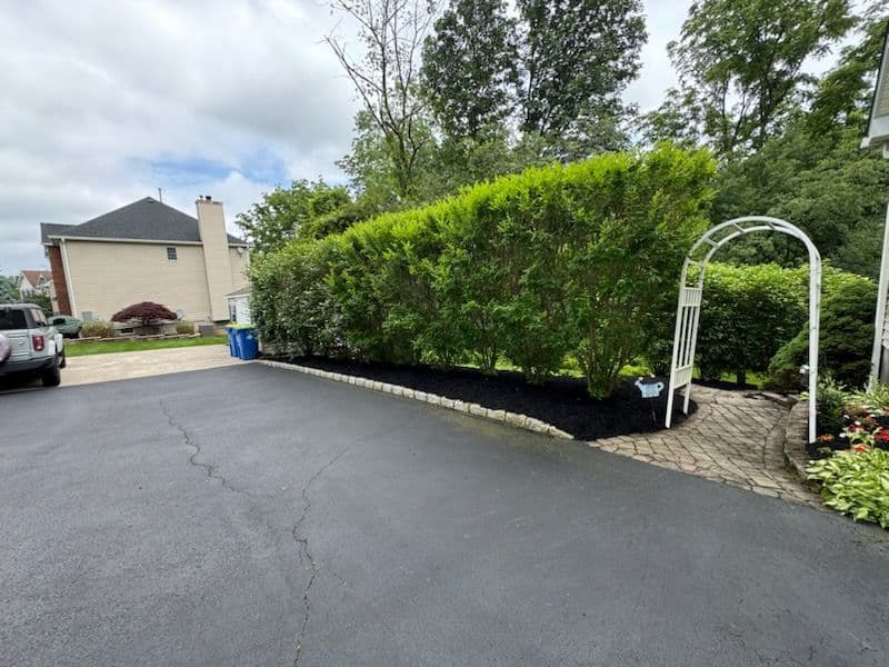 Gallery photos for Transformative Mulch Installation in Branchburg: Image #1